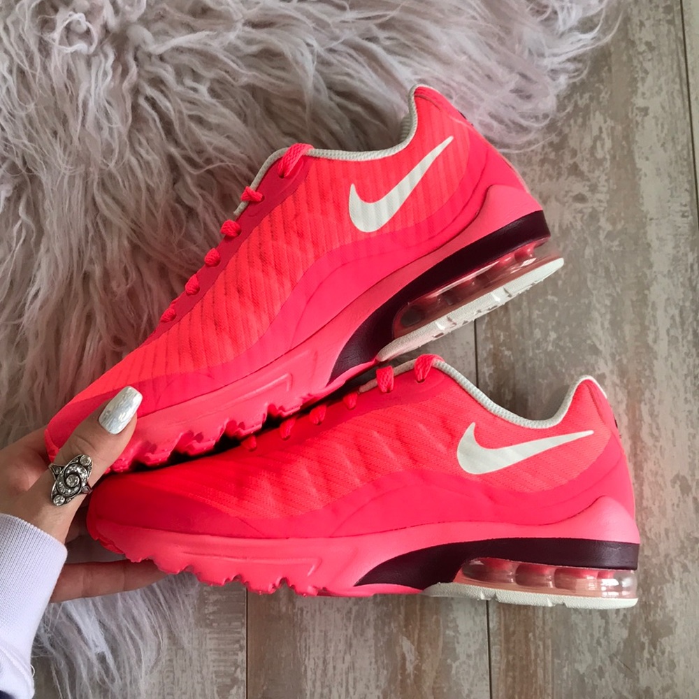 NWTNike neon Air Max invigor special edition - Picture 6 of 7